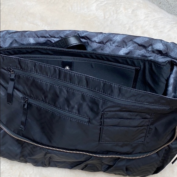 Black Chevron Lululemon Yoga Moto Messenger Bag - Picture 2 of 8